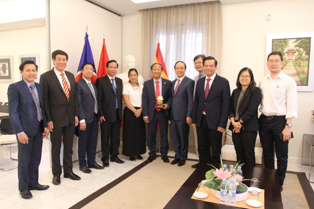 Phó Chủ tịch Thường trực HĐND TP làm Trưởng đoàn đại biểu Thủ đô Hà Nội thăm, làm việc tại Tây Ban Nha và Thụy Sỹ 